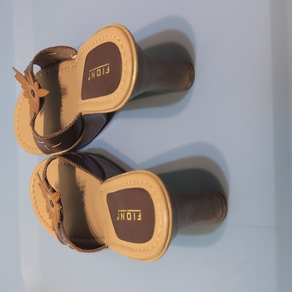 FIONI Brown Floral Dress Sandals 3" Heels Leather Uppers Size 8 1/2 - Picture 3 of 9